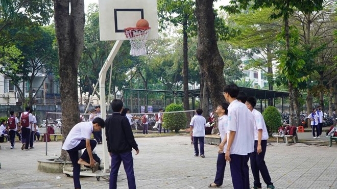 TP. Hồ Chí Minh dự kiến cấm học sinh dùng điện thoại trong trường học