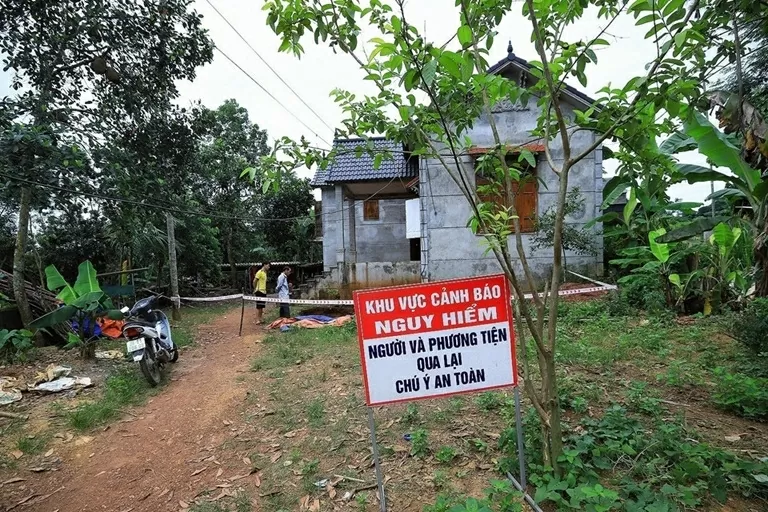 Phú Thọ: Nhà người dân sụt lở nghiêm trọng