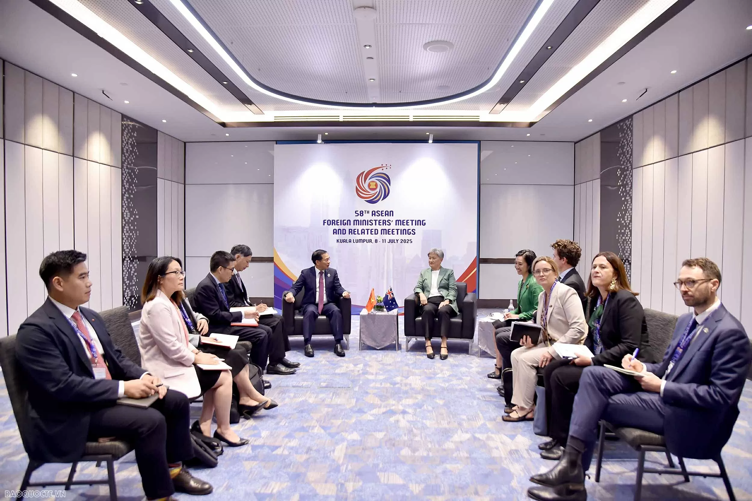 Phó Thủ tướng, Bộ trưởng Ngoại giao Bùi Thanh Sơn đã có cuộc gặp Bộ trưởng Ngoại giao Australia Việt Nam-Australia: Chia sẻ kinh nghiệm chuyển đổi xanh, số hóa và công nghệ mới nổi