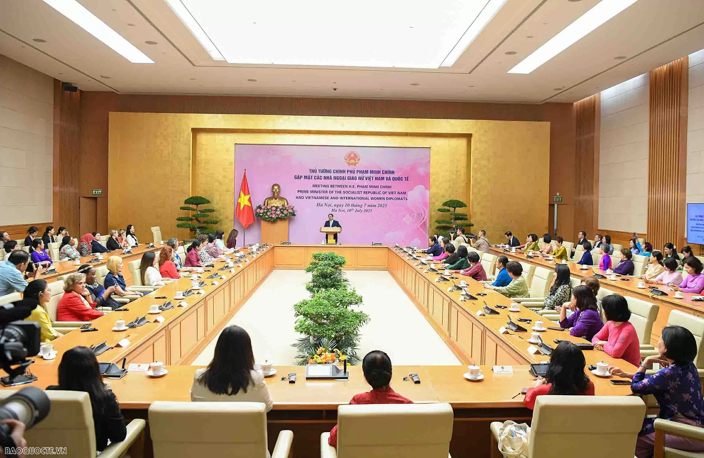 Các nhà ngoại giao nữ: Những nhân tố đặc biệt trong thực hiện khát vọng của nhân loại Các nhà ngoại giao nữ: Những nhân tố đặc biệt trong thực hiện khát vọng của nhân loại