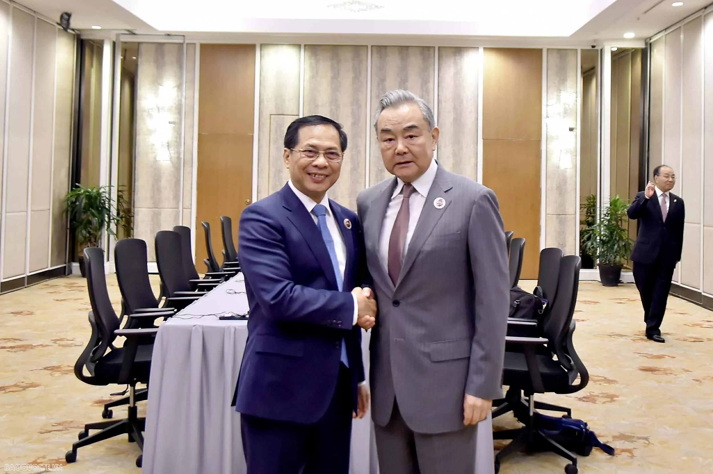 Phó Thủ tướng, Bộ trưởng Ngoại giao Bùi Thanh Sơn tiếp Bộ trưởng Ngoại giao Trung Quốc và Algeria. Phó Thủ tướng, Bộ trưởng Bùi Thanh Sơn tiếp Bộ trưởng Ngoại giao Trung Quốc và Algeria