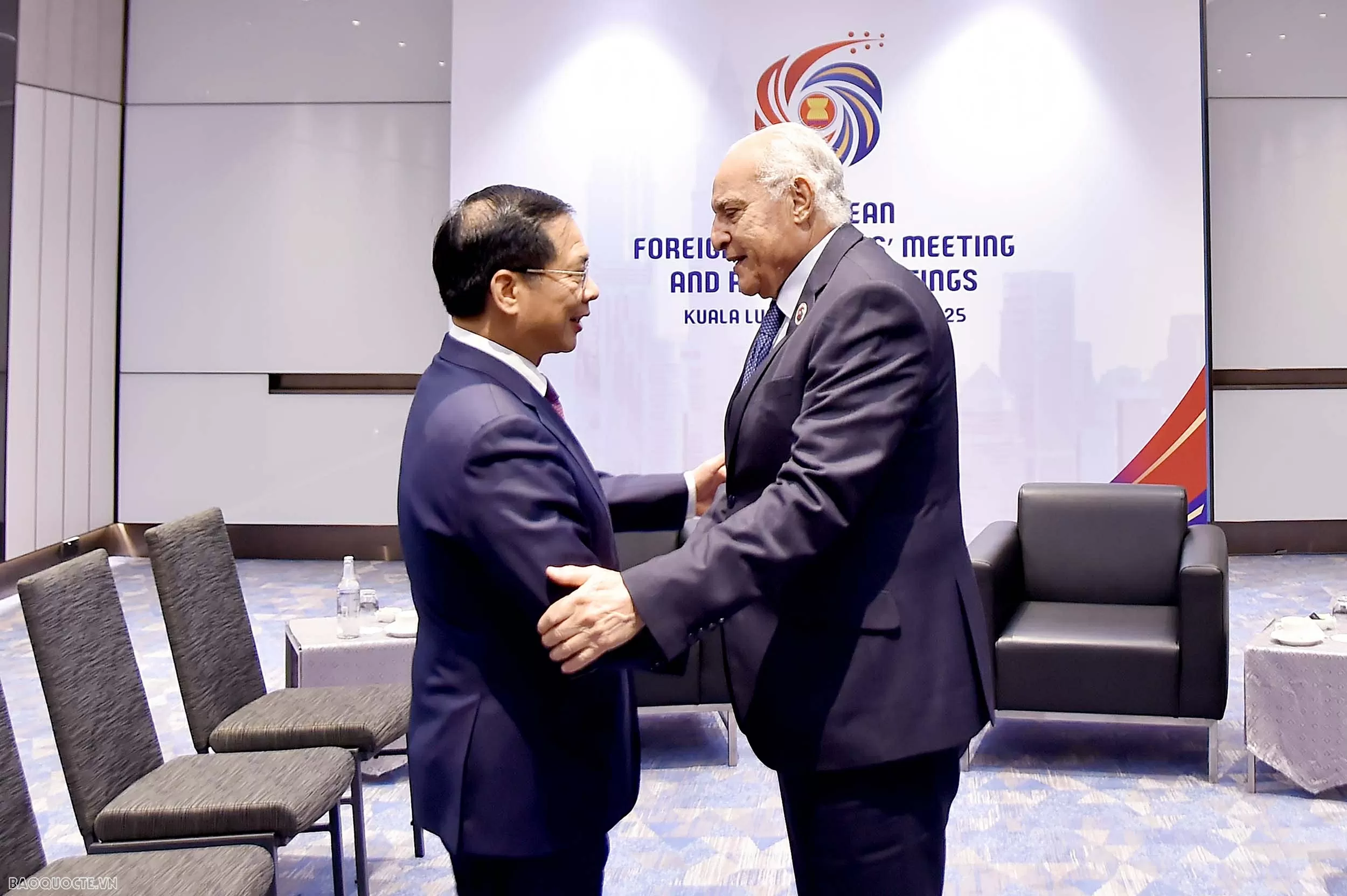 Phó Thủ tướng, Bộ trưởng Bùi Thanh Sơn tiếp Bộ trưởng Ngoại giao Trung Quốc và Algeria