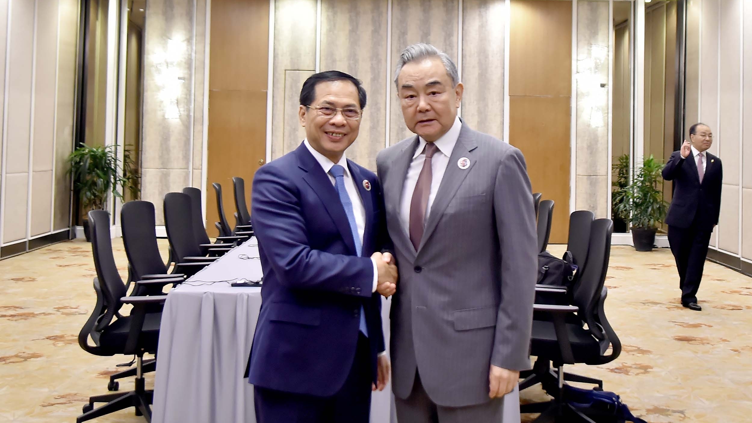 Phó Thủ tướng, Bộ trưởng Bùi Thanh Sơn tiếp Bộ trưởng Ngoại giao Trung Quốc và Algeria