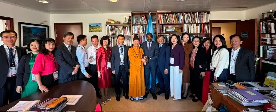 Thứ trưởng Thường trực, Chủ tịch Ủy ban Quốc gia UNESCO Việt Nam Nguyễn Minh Vũ làm việc với Ông Lazare Eloundou Assomo, Giám đốc Trung tâm Di sản thế giới .