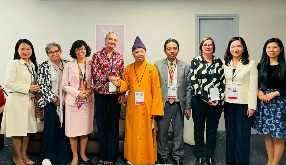 Đoàn Việt Nam làm việc tới Hội đồng di tích và di chỉ quốc tế (ICOMOS). Đoàn Việt Nam làm việc tới Hội đồng di tích và di chỉ quốc tế (ICOMOS).