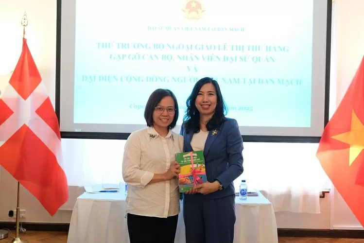 Thứ trưởng Bộ Ngoại giao Lê Thị Thu Hằng gặp gỡ, tri ân các thế hệ kiều bào tại Đan Mạch và Thụy Điển