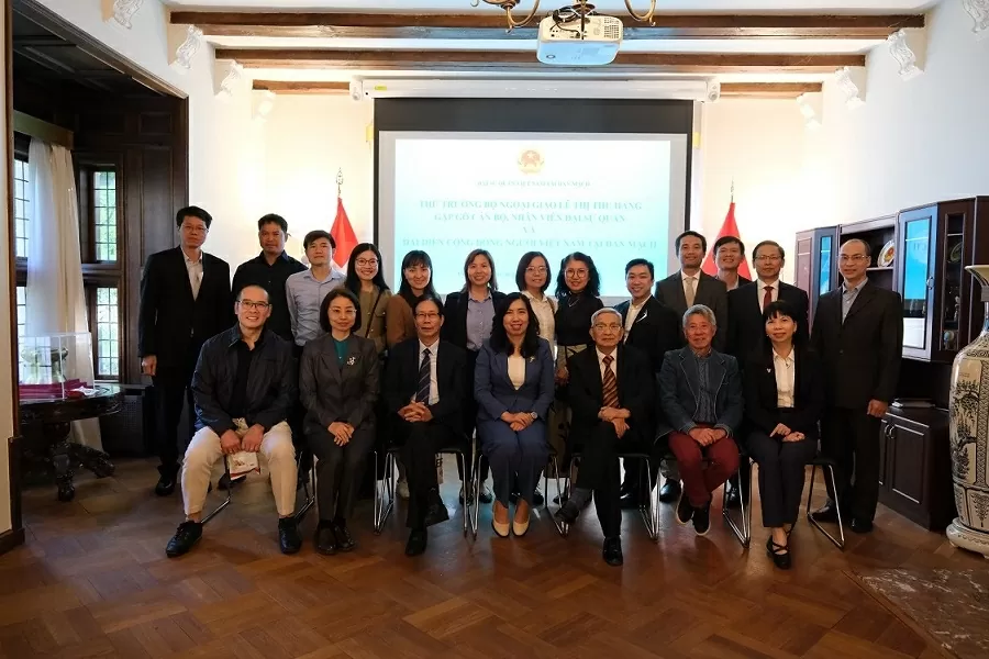 Thứ trưởng Bộ Ngoại giao Lê Thị Thu Hằng gặp gỡ, tri ân các thế hệ kiều bào tại Đan Mạch và Thụy Điển