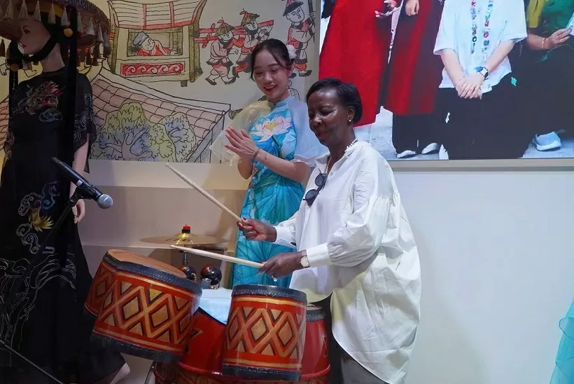 Tổng thư ký OIF ấn tượng với các hoạt động tôn vinh Pháp ngữ của Nhà triển lãm Việt Nam tại EXPO 2025