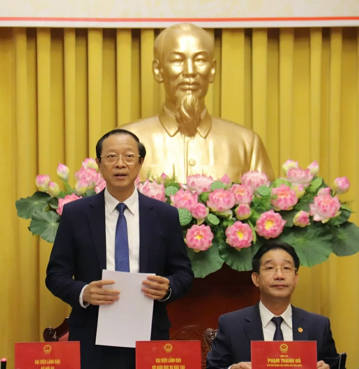 Lương nhà giáo xếp cao nhất trong hệ thống thang bậc lương hành chính sự nghiệp