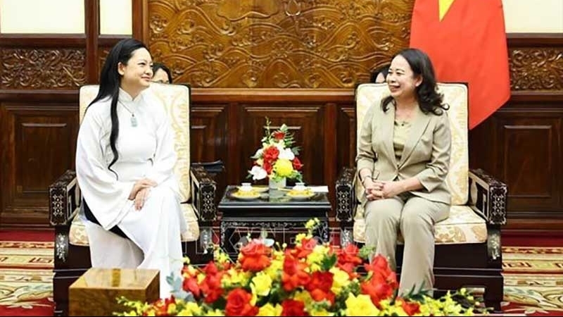 pho chu tich nuoc vo thi anh xuan tiep nu phi hanh gia amanda nguyen