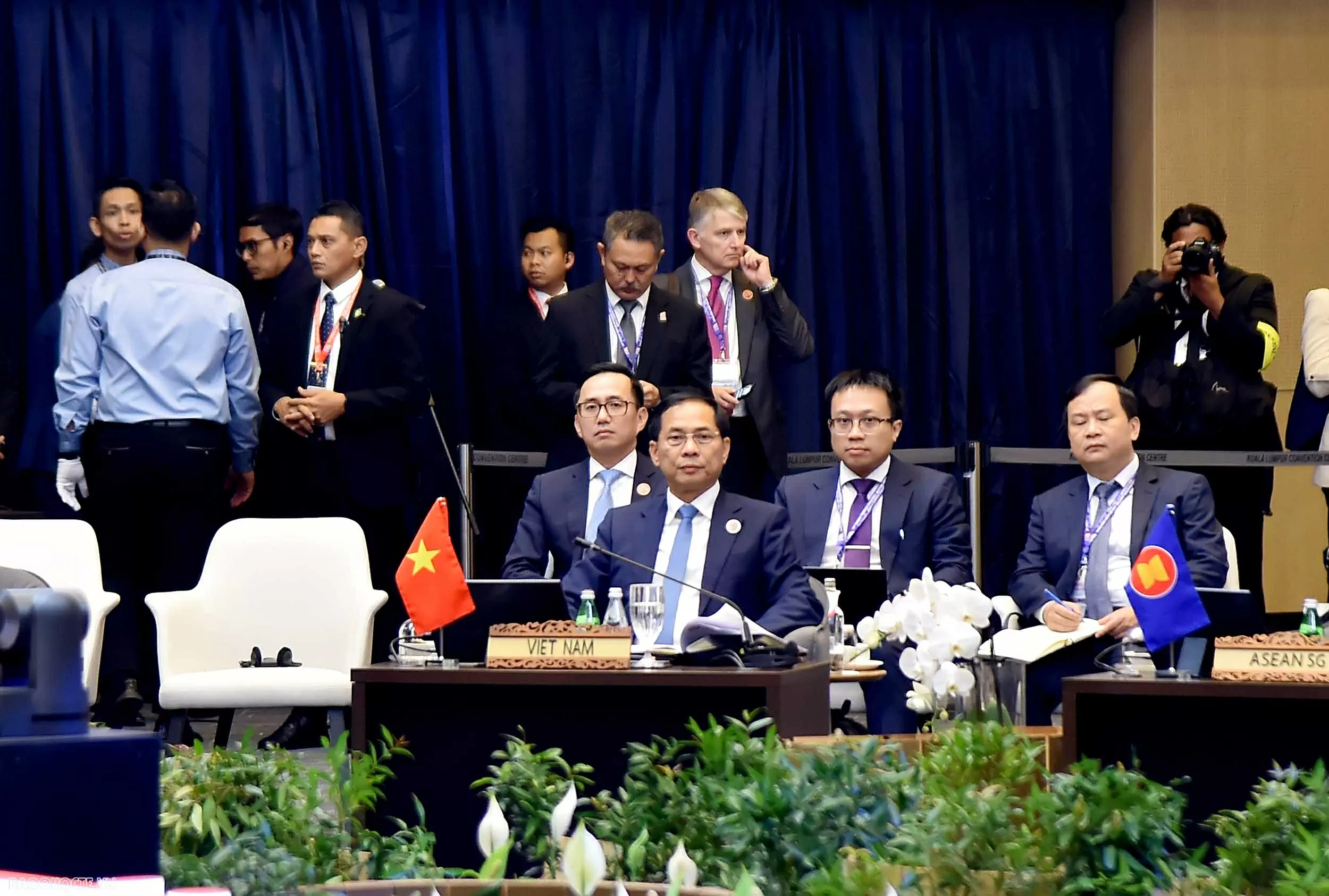 ARF tiếp tục khẳng định là cơ chế hàng đầu về an ninh, thúc đẩy văn hóa tham vấn, đối thoại và hợp tác bao trùm ARF tiếp tục khẳng định là cơ chế hàng đầu về an ninh, thúc đẩy văn hóa tham vấn, đối thoại và hợp tác bao trùm