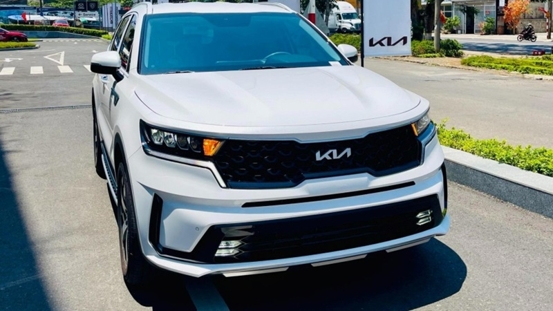 Kia Sorento giảm giá sâu tại đại lý, cao nhất lên tới 80 triệu đồng