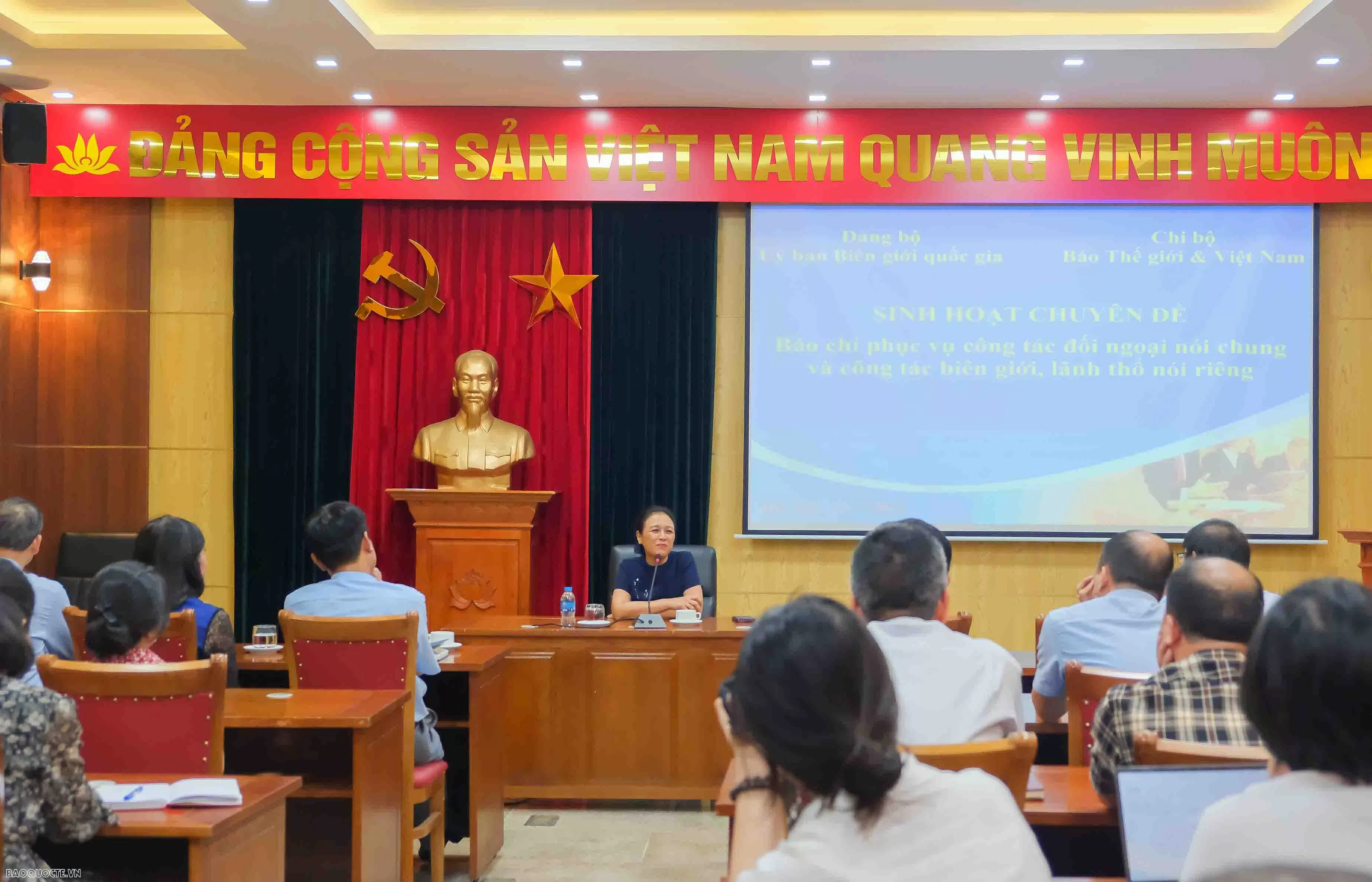 Phát huy vai trò báo chí trong bảo vệ lợi ích quốc gia trên mặt trận đối ngoại Phát huy vai trò báo chí trong bảo vệ lợi ích quốc gia trên mặt trận đối ngoại