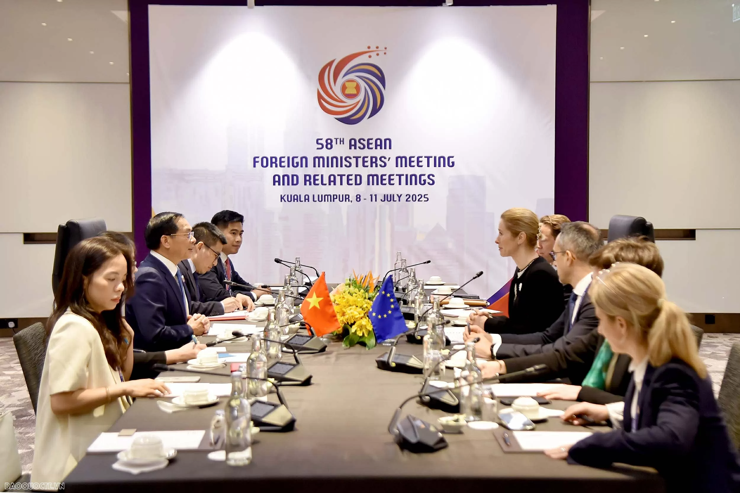 Phó Thủ tướng, Bộ trưởng Ngoại giao Bùi Thanh Sơn gặp Phó Chủ tịch Ủy ban Châu Âu bên lề Hội nghị AMM-58 Phó Thủ tướng, Bộ trưởng Ngoại giao Bùi Thanh Sơn gặp Phó Chủ tịch Ủy ban châu Âu bên lề Hội nghị AMM-58