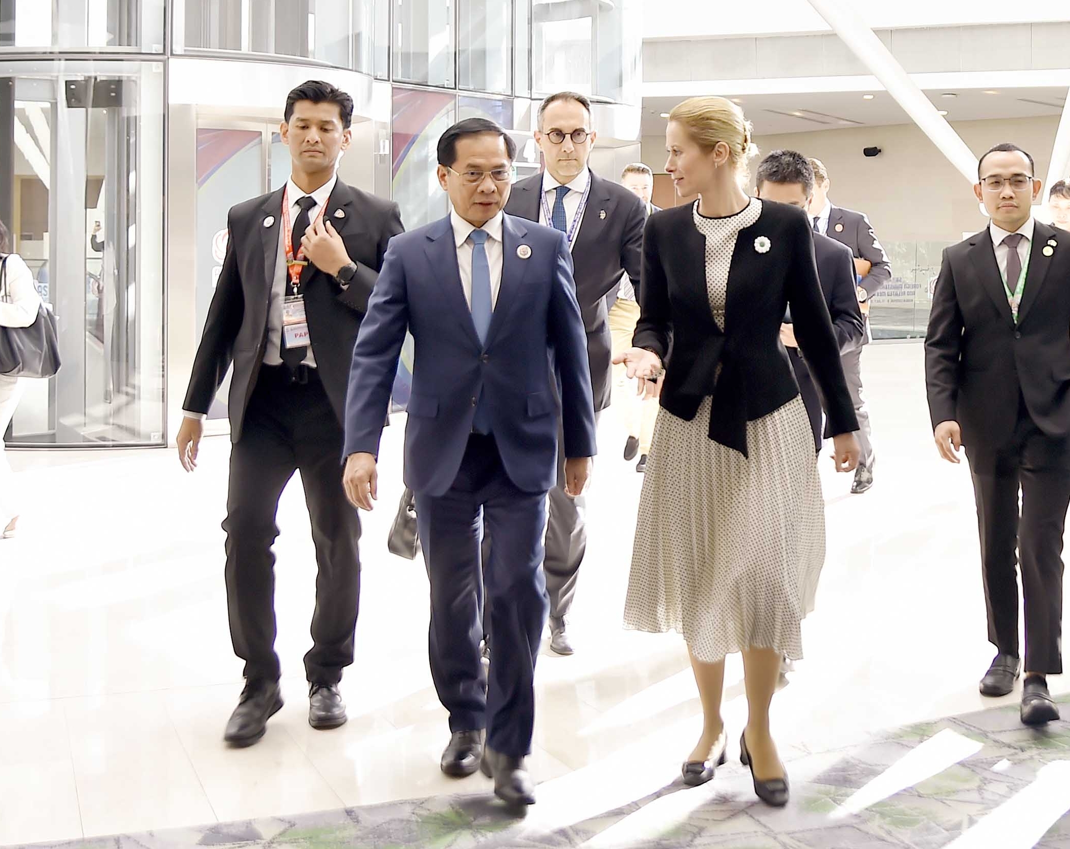 pho thu tuong bo truong ngoai giao bui thanh son gap pho chu tich uy ban chau au ben le hoi nghi amm 58