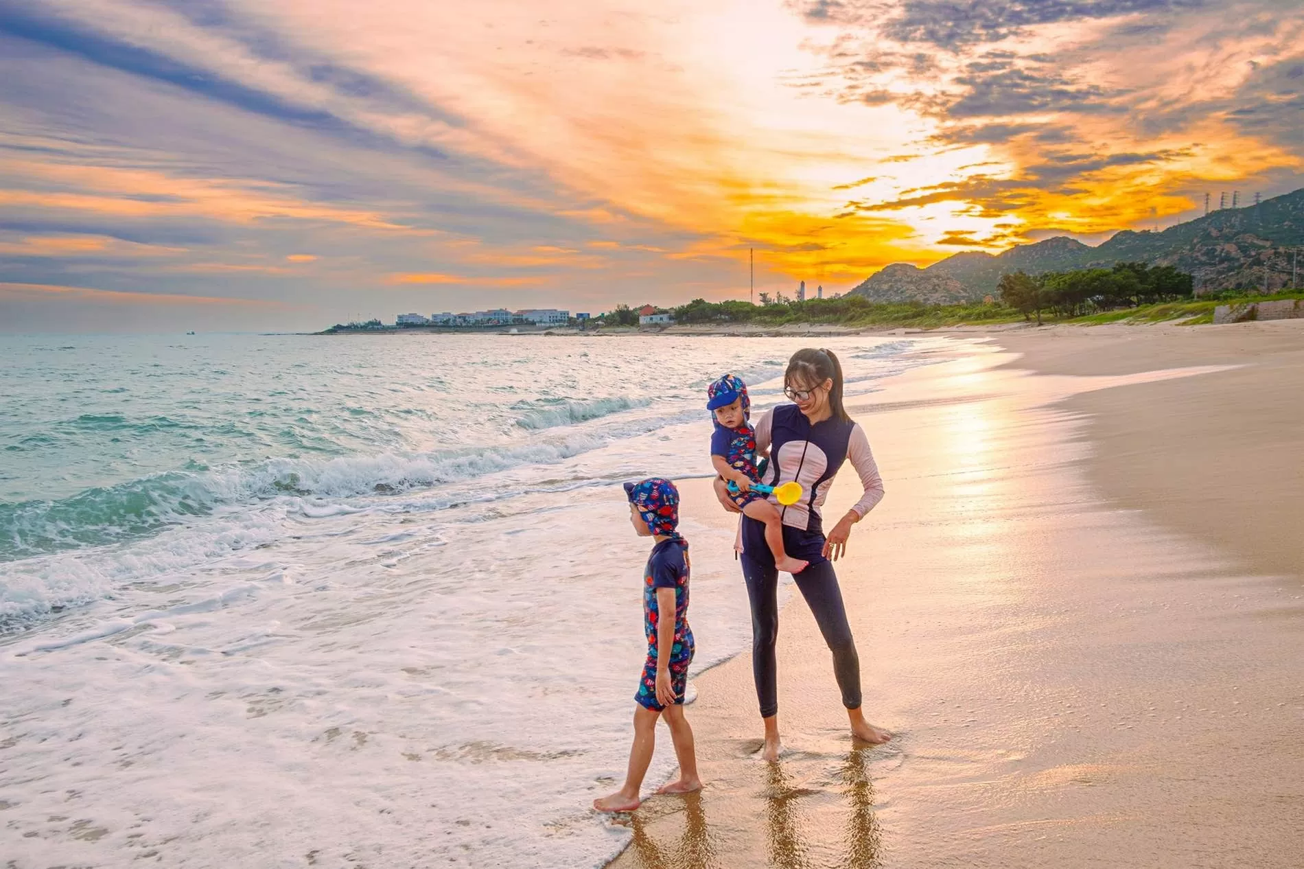 Bãi biển hoang sơ ở miền Trung giúp bạn trốn nóng Hè này