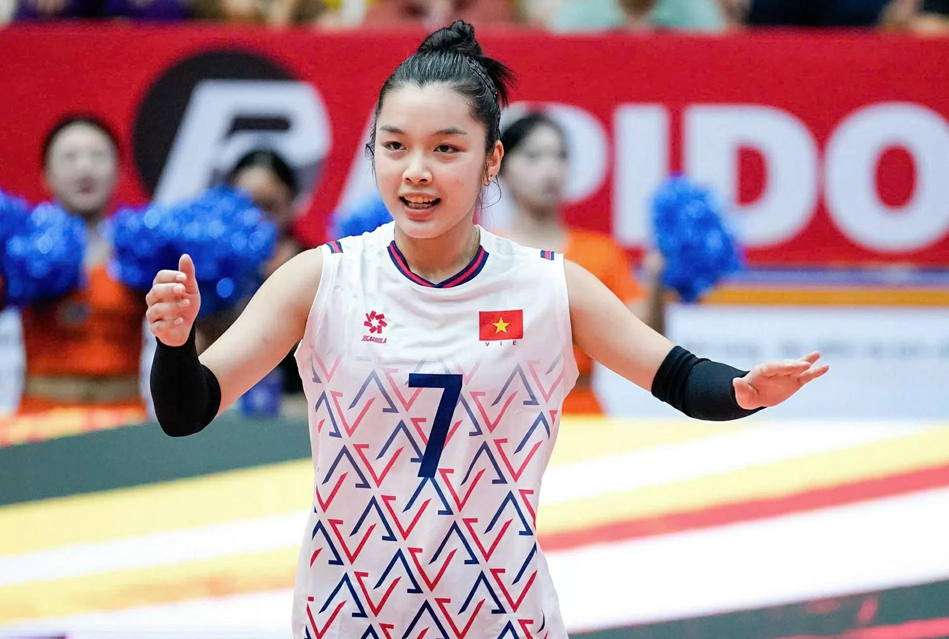 Ngây ngất vẻ đẹp của hotgirl bóng chuyền Hà Kiều Vy