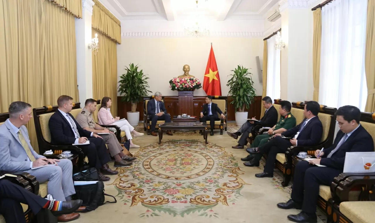 Toàn cảnh buổi làm việc giữa Thứ trưởng Ngô Lê Văn với Cơ quan kiểm kê tù binh và người mất tích thuộc Bộ Quốc phòng Hoa Kỳ (DPAA). (Ảnh: Thành Long)