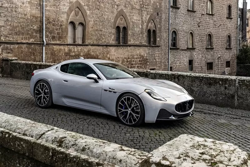 Cập nhật bảng giá xe hãng Aston Martin mới nhất tháng 7/2025