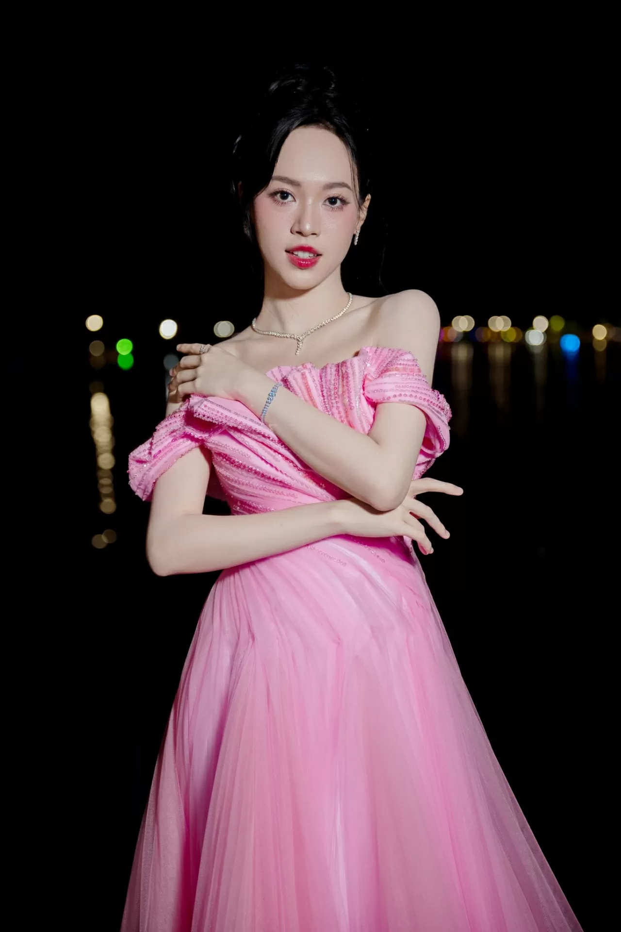 Á hậu Trịnh Thùy Linh