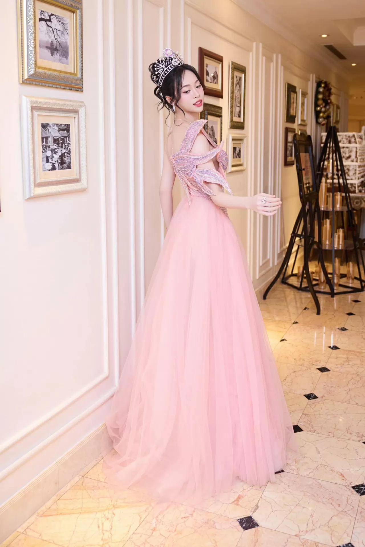 Á hậu Trịnh Thùy Linh Á hậu Trịnh Thùy Linh