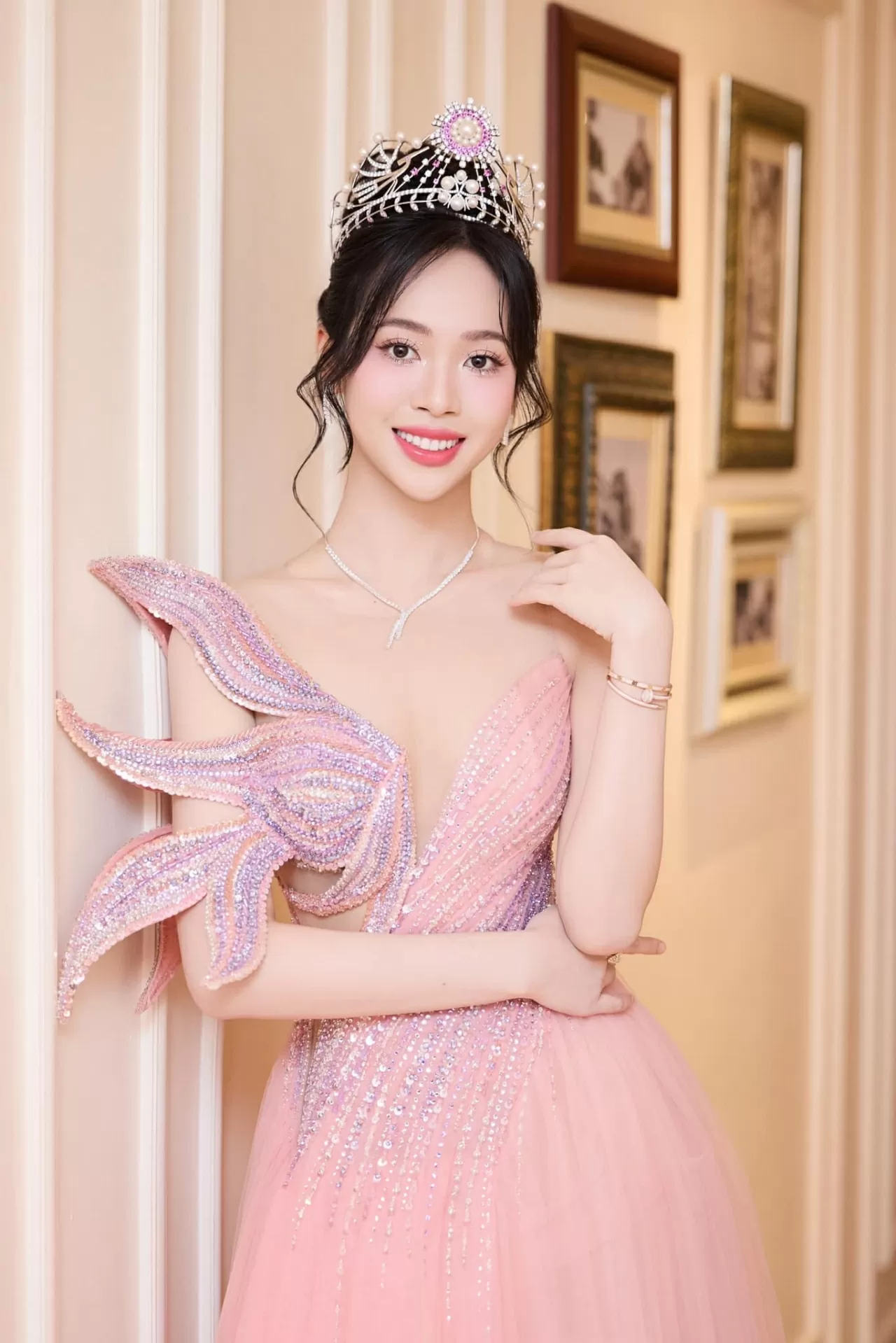 Á hậu Trịnh Thùy Linh Á hậu Trịnh Thùy Linh