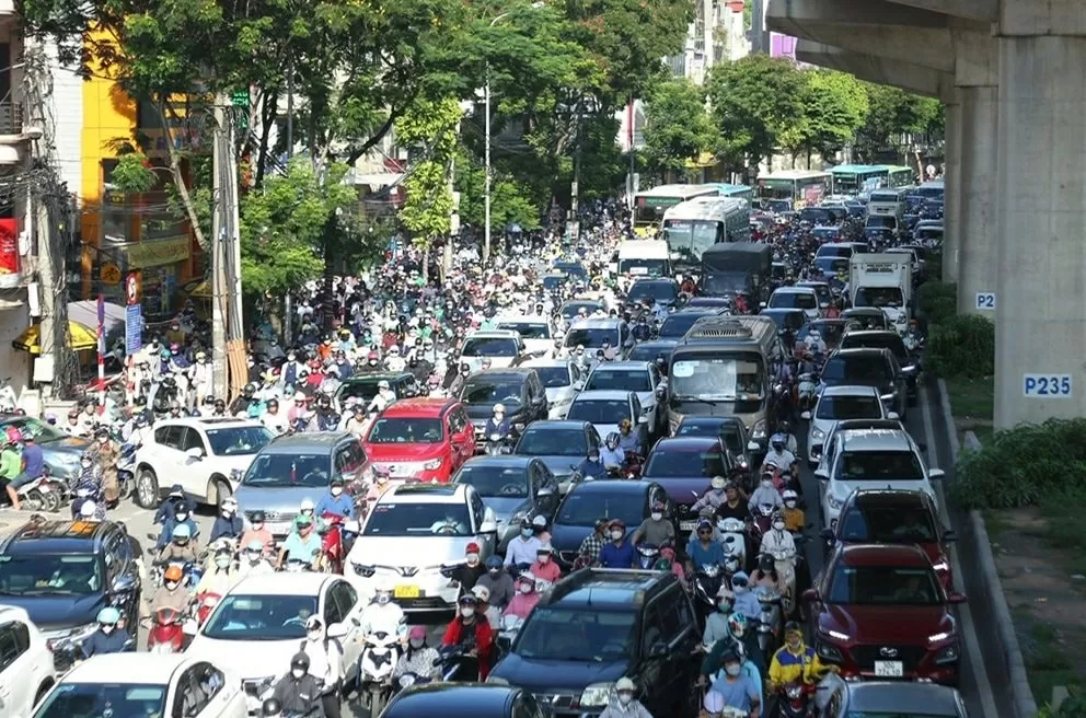 Thủ tướng yêu cầu Hà Nội cấm xe máy chạy xăng trong vành đai 1 từ 7/2026