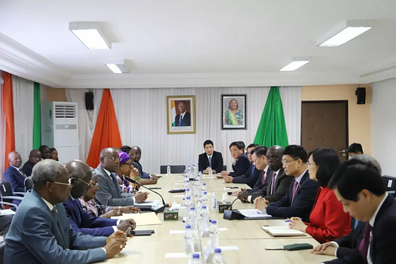 Phó Chủ tịch Quốc hội Vũ Hồng Thanh hội đàm với Phó Chủ tịch Quốc hội và hội kiến lãnh đạo cấp cao Bờ Biển Ng Phó Chủ tịch Quốc hội Vũ Hồng Thanh hội đàm với Phó Chủ tịch Quốc hội và hội kiến lãnh đạo cấp cao Bờ Biển Ng