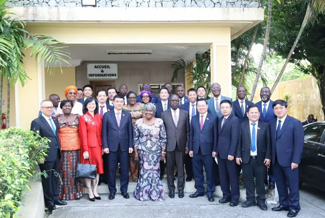 Phó Chủ tịch Quốc hội Vũ Hồng Thanh hội đàm với Phó Chủ tịch Quốc hội và hội kiến lãnh đạo cấp cao Bờ Biển Ng Phó Chủ tịch Quốc hội Vũ Hồng Thanh hội đàm với Phó Chủ tịch Quốc hội và hội kiến lãnh đạo cấp cao Bờ Biển Ng