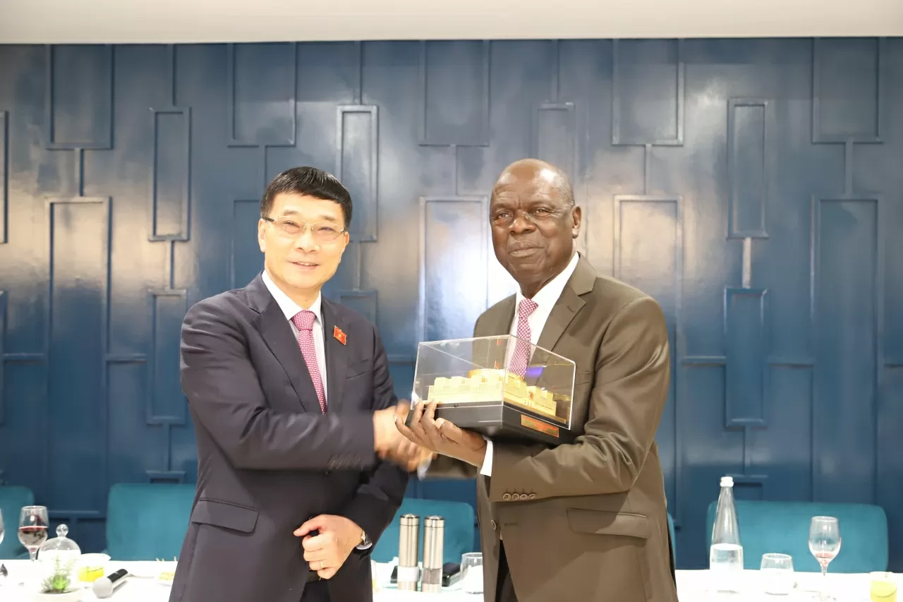 Phó Chủ tịch Quốc hội Vũ Hồng Thanh hội đàm với Phó Chủ tịch Quốc hội Bờ Biển Ngà Phó Chủ tịch Quốc hội Vũ Hồng Thanh hội đàm với Phó Chủ tịch Quốc hội Bờ Biển Ngà