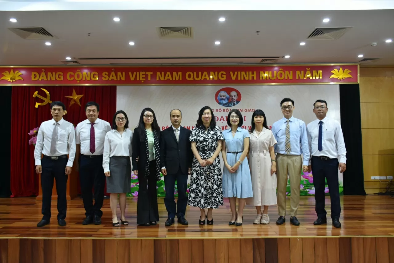 Kỳ vọng về vai trò của Bộ Ngoại giao trong kỷ nguyên mới và đóng góp của Đảng bộ Ủy ban Nhà nước về người Việt Nam ở nước ngoài vào thành công chung c Kỳ vọng về vai trò của Bộ Ngoại giao trong kỷ nguyên mới và đóng góp của Đảng bộ Ủy ban Nhà nước về người Việt Nam ở nước ngoài vào thành công chung c