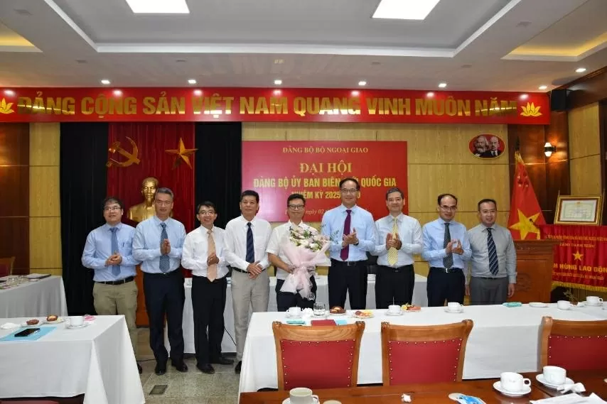 Khơi dậy niềm tin mới, khí thế mới trong lãnh đạo, chỉ đạo công tác về biên giới, lãnh thổ Khơi dậy niềm tin mới, khí thế mới trong lãnh đạo, chỉ đạo công tác về biên giới, lãnh thổ