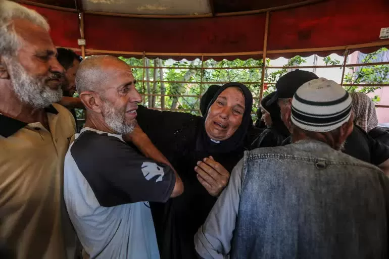 Thi thể của những người Palestine thiệt mạng trong các cuộc không kích của Israel được đưa đến bệnh viện Nasser (Nguồn: Anadolu) Thi thể của những người Palestine thiệt mạng trong các cuộc không kích của Israel được đưa đến bệnh viện Nasser (Nguồn: Anadolu)