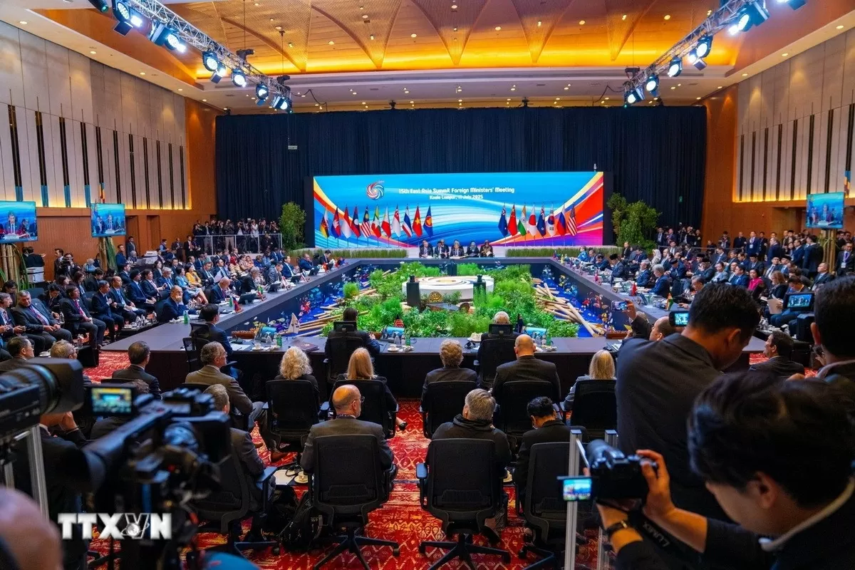 Hội nghị Bộ trưởng Ngoại giao Hội nghị cấp cao Đông Á lần thứ 15 ngày 11/7 tại Kuala Lumpur, Malaysia. (Nguồn: TTXVN) Hội nghị Bộ trưởng Ngoại giao Hội nghị cấp cao Đông Á lần thứ 15 ngày 11/7 tại Kuala Lumpur, Malaysia. (Nguồn: TTXVN)