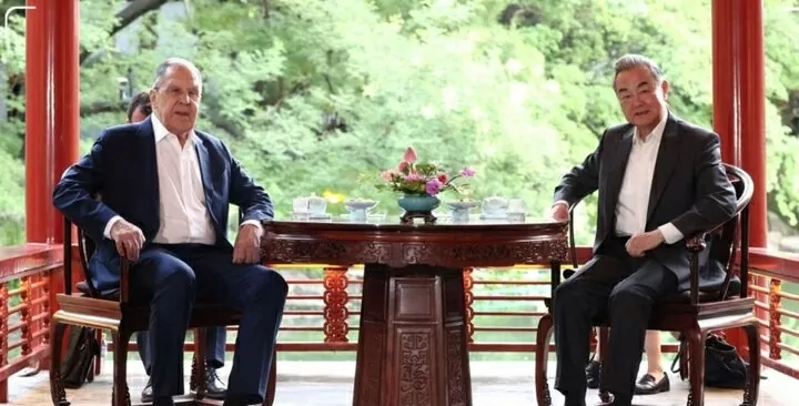 Ngoại trưởng Nga đến Trung Quốc: Bắc Kinh ca ngợi mối quan hệ nhiều cái 'nhất' trên thế giới, sẵn sàng cùng Moscow nâng tầm một tổ chức Ngoại trưởng Nga đến Trung Quốc: Bắc Kinh ca ngợi mối quan hệ nhiều cái 'nhất' trên thế giới, sẵn sàng cùng Moscow nâng tầm một tổ chức