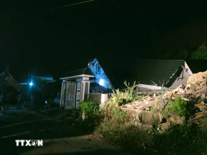 Lào Cai: Sập nhà trong đêm