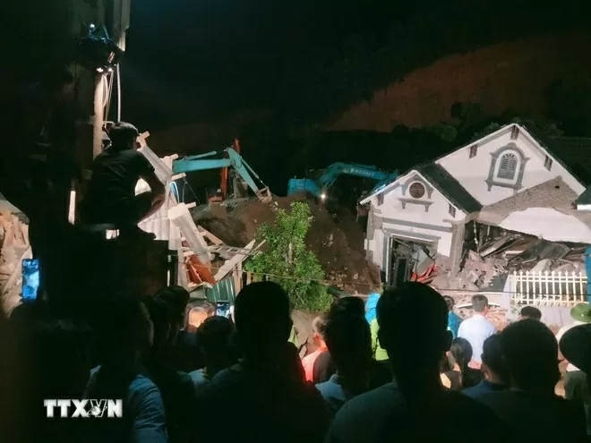 Lào Cai: Sập nhà trong đêm