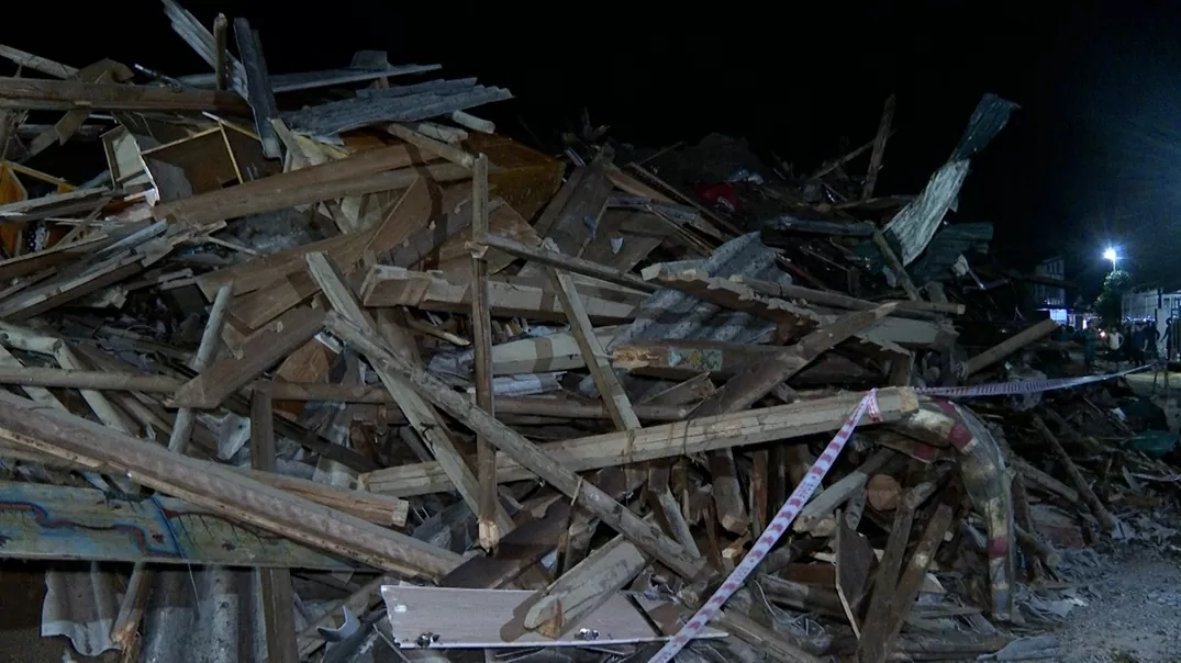 Lào Cai: Sập nhà trong đêm