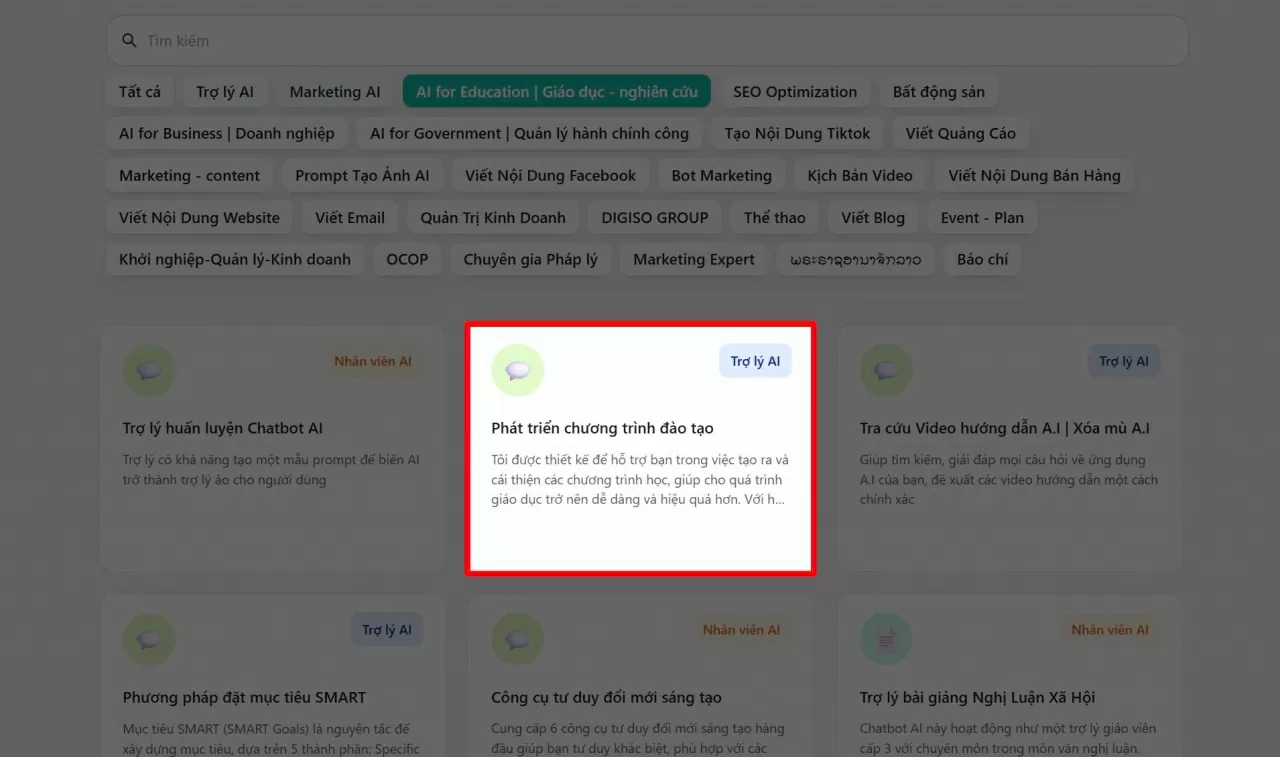 Cuộn xuống và nhấn chọn vào phần Phát triển chương trình đào tạo.