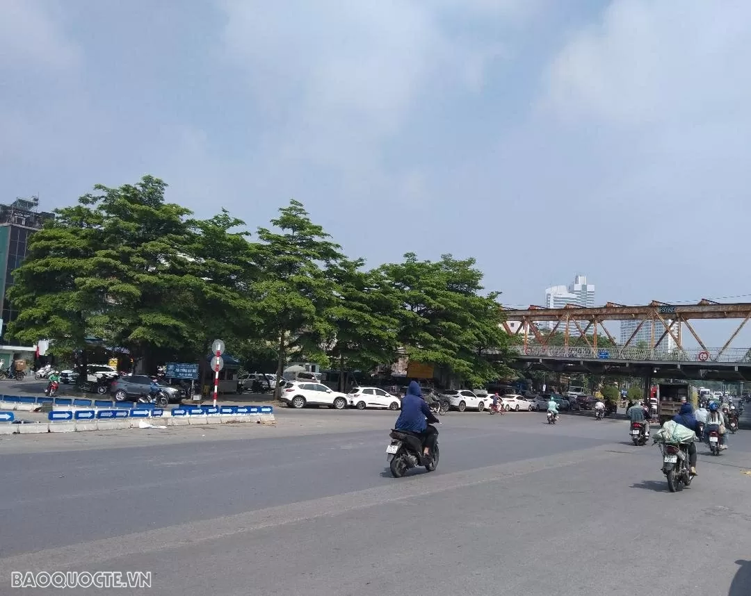 Dần hạn chế xe máy chạy xăng: TP. Hà Nội đẩy mạnh tuyên truyền, có các biện pháp tăng cường giao thông công cộng Dần hạn chế xe máy chạy xăng: TP. Hà Nội đẩy mạnh tuyên truyền, có các biện pháp tăng cường giao thông công cộng