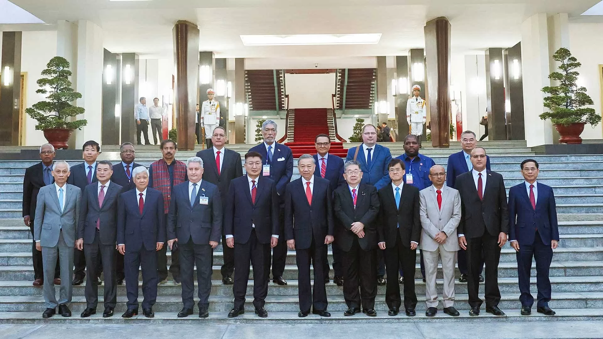 Triển khai toàn diện nền ngoại giao Việt Nam hiện đại trên ba trụ cột đối ngoại đảng, ngoại giao nhà nước và đối ngoại nhân dân Triển khai toàn diện nền ngoại giao Việt Nam hiện đại trên ba trụ cột đối ngoại đảng, ngoại giao nhà nước và đối ngoại nhân dân