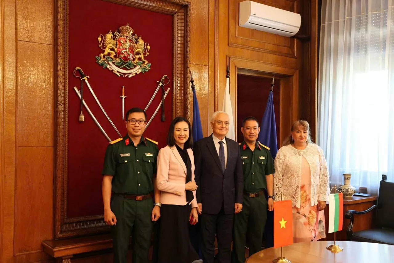 Việt Nam và Bulgaria tăng cường giao lưu, trao đổi kinh nghiệm trong lĩnh vực quốc phòng Việt Nam và Bulgaria tăng cường giao lưu, trao đổi kinh nghiệm trong lĩnh vực quốc phòng