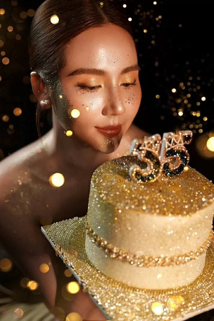 Phan Minh Huyền đón sinh nhật tròn 35 tuổi hồi tháng 6. Sau nhiều năm ly hôn, cô vẫn tận hưởng cuộc sống độc thân với những chuyến du lịch bất tận cùng bạn bè và sở thích chơi thể thao, giữ gìn vóc dáng.