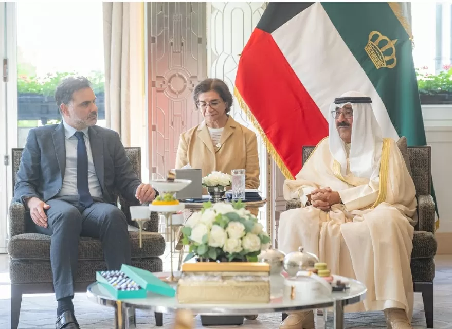 Quốc vương Kuwait Sheikh Meshal Al-Ahmad Al-Jaber Al-Sabah  gặp với Bộ trưởng phụ trách Ngoại thương và kiều dân Pháp Laurent Saint-Martin ngày 13/7/2025. (Nguồn: KUNA)