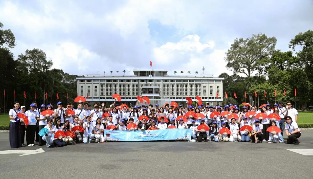 Đoàn thanh niên, sinh viên kiều bào dâng hương, bày tỏ lòng biết ơn Chủ tịch Hồ Chí Minh Đoàn thanh niên, sinh viên kiều bào dâng hương, bày tỏ lòng biết ơn Chủ tịch Hồ Chí Minh