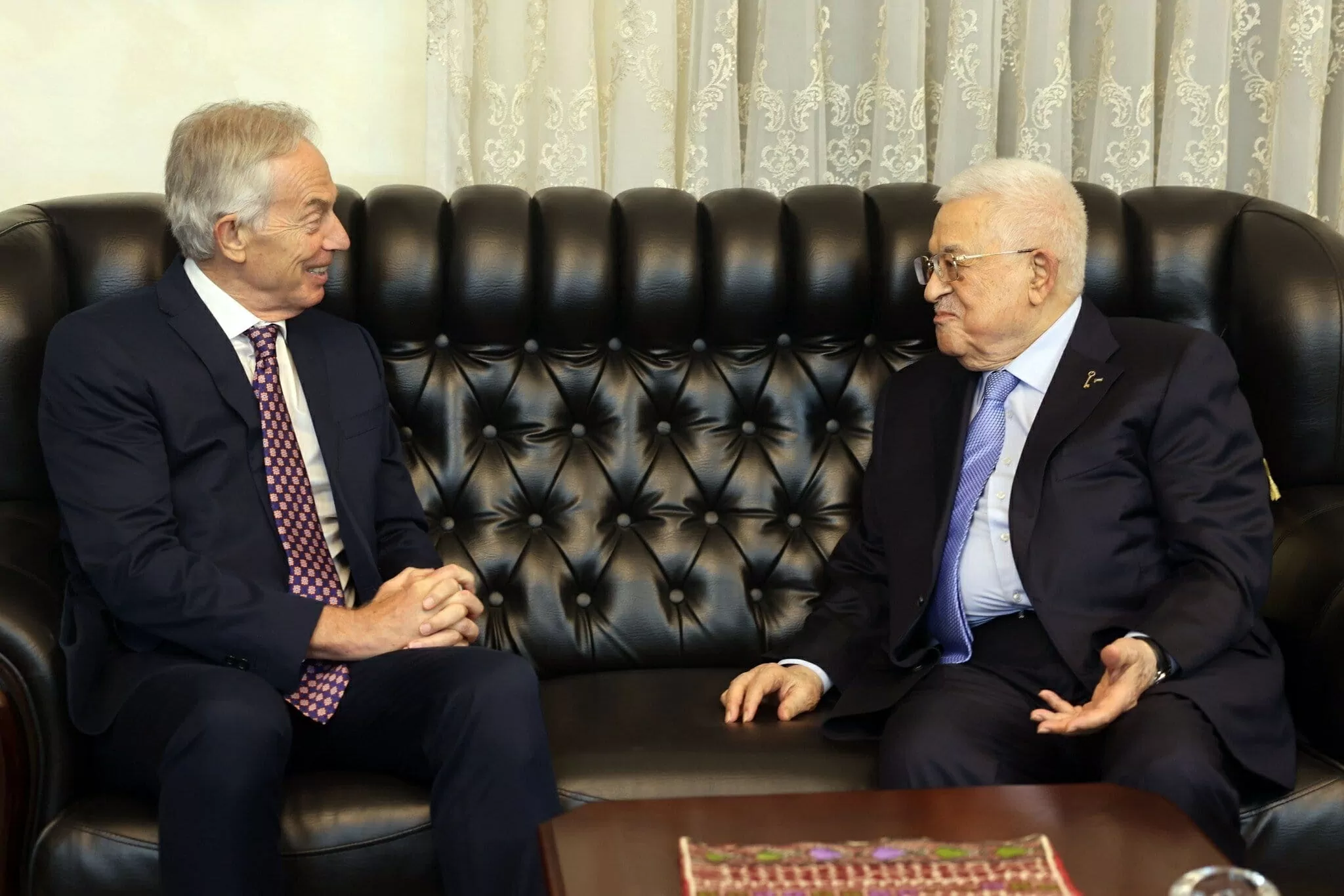 Đàm phán về xung đột Dải Gaza: Israel đề xuất bản đồ rút quân mới, Tổng thống Palestine kêu gọi Hamas nộp vũ khí Đàm phán về xung đột Dải Gaza: Israel đề xuất bản đồ rút quân mới, Tổng thống Palestine kêu gọi Hamas nộp vũ khí