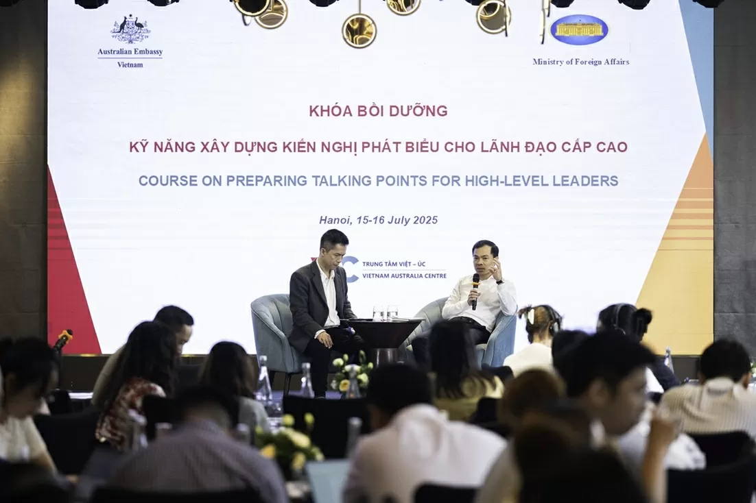 Bộ Ngoại giao phối hợp với Trung tâm Việt Nam-Australia tổ chức Khóa bồi dưỡng kỹ năng xây dựng kiến nghị phát biểu cho lãnh đạo cấp cao Bộ Ngoại giao phối hợp với Trung tâm Việt Nam-Australia tổ chức Khóa bồi dưỡng kỹ năng xây dựng kiến nghị phát biểu cho lãnh đạo cấp cao