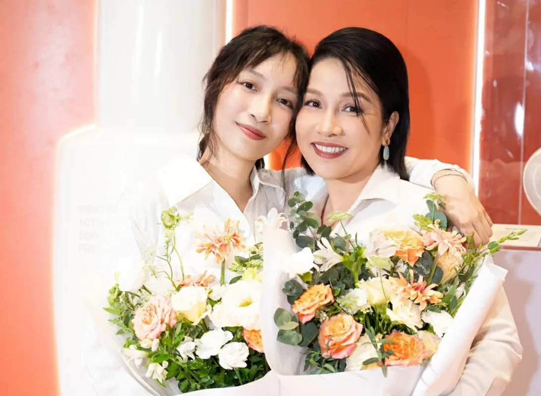 Mẹ con ca sĩ Mỹ Linh, Mỹ Anh