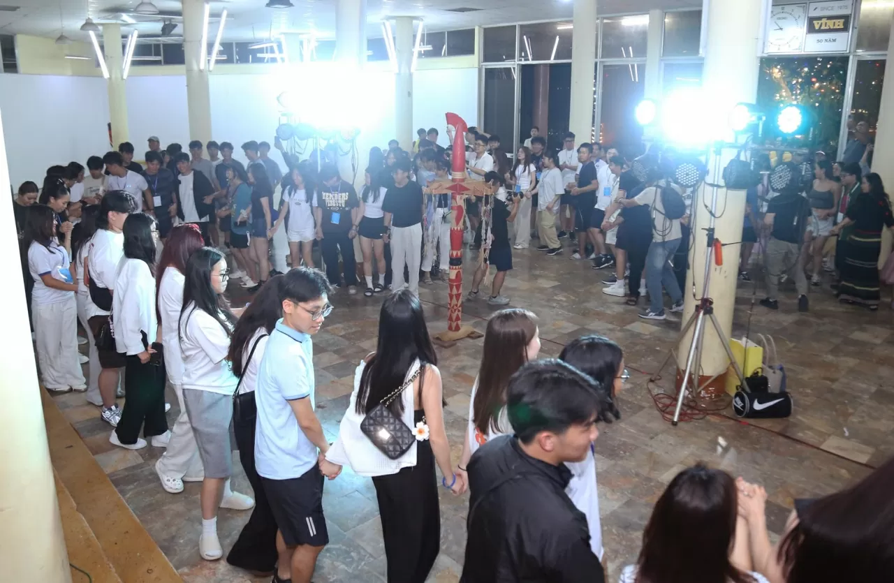 Văn hóa Cồng chiêng “Âm vang đại ngàn” là cầu nối gắn kết tất cả những kiều bào trẻ khắp nơi trên thế giới lại với nhau. (Ảnh: Thành Long) Văn hóa Cồng chiêng “Âm vang đại ngàn” là cầu nối gắn kết tất cả những kiều bào trẻ khắp nơi trên thế giới lại với nhau. (Ảnh: Thành Long)
