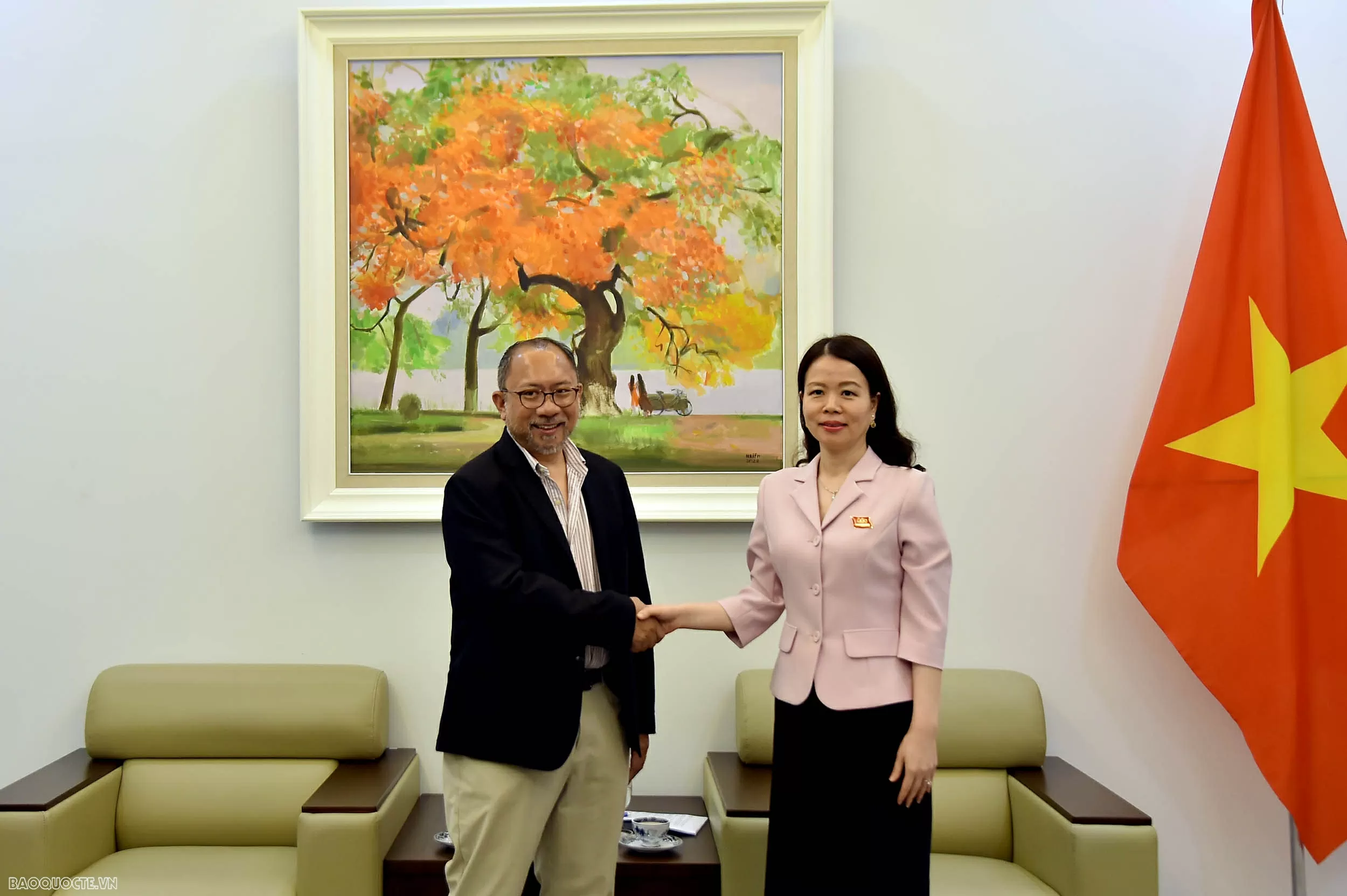 Thứ trưởng Ngoại giao Nguyễn Minh Hằng tiếp Giám đốc điều hành Ban thư ký APEC nhiệm kỳ 2025-2027